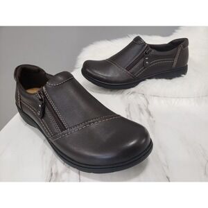 NEW NO‎ BOX Clarks Carleigh Ray Shoes  Size 9 BROWN Nubuck Zip Slip On Comfort